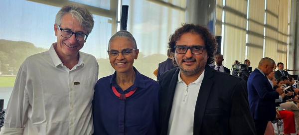 De esquerda a direita : René Poccard-Chapuis, geógrafo no Cirad, Marina Silva, ministra do Meio Ambiente et Weliton Santos Porto, secretário do meio ambiente de Rondon do Pará.
